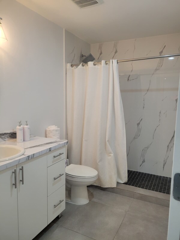 Building Photo - 645 Palmetto Dr