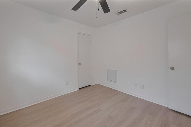Building Photo - 6219 Canada Dr
