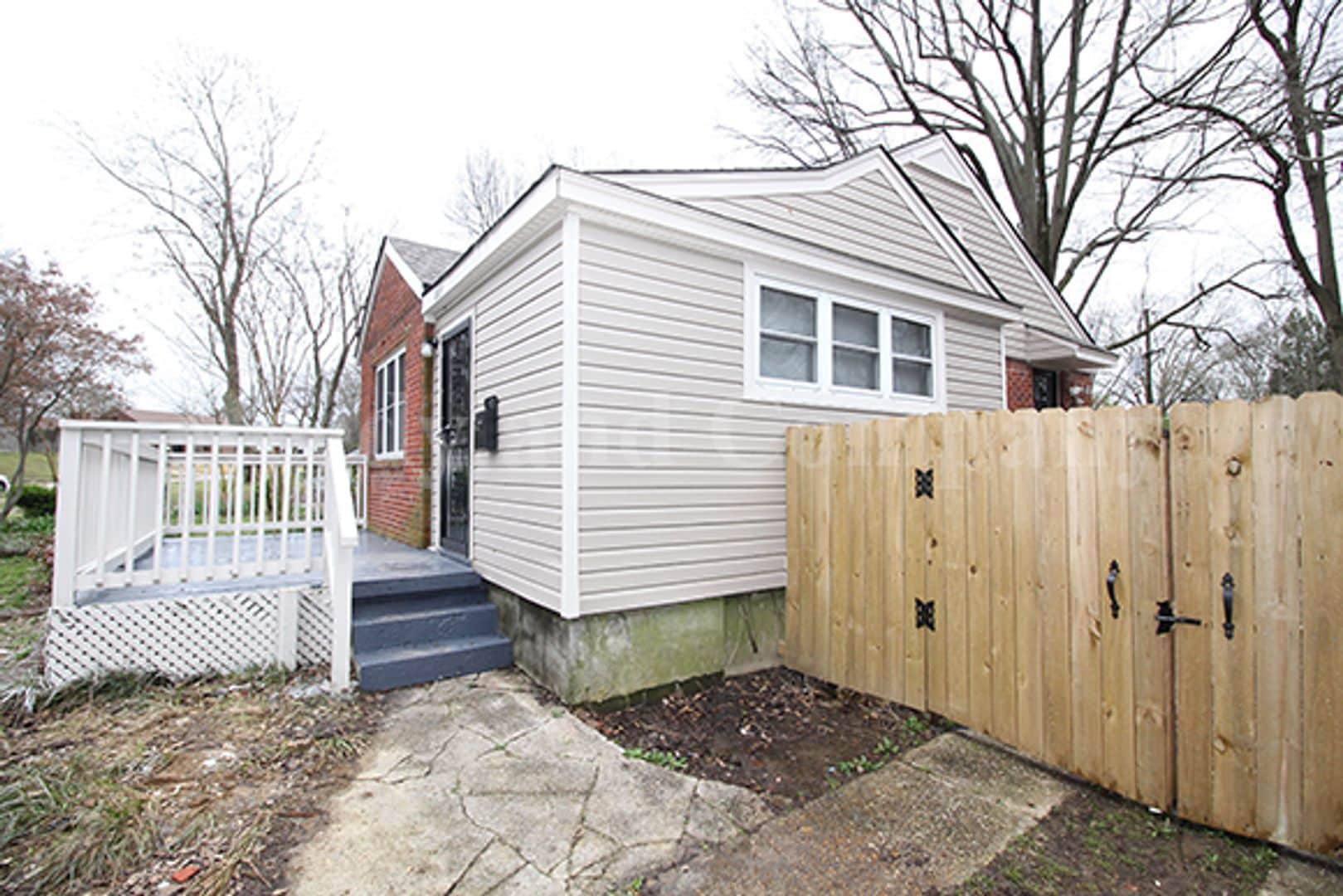 Building Photo - 1023 Waring Rd