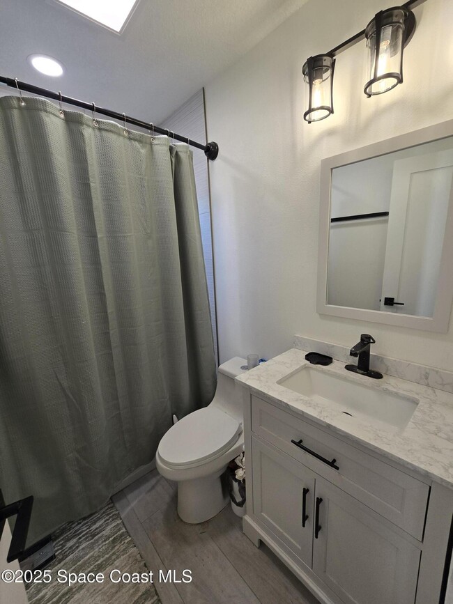 Building Photo - 2417 Colonial Dr