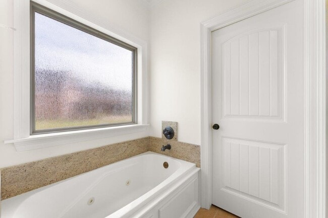 Building Photo - 4150 Primrose Dr