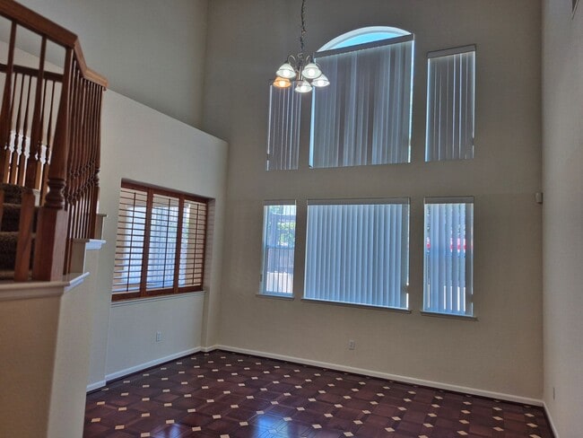 Building Photo - Beautiful 4 bedroom 3.5 bath in Natomas Park