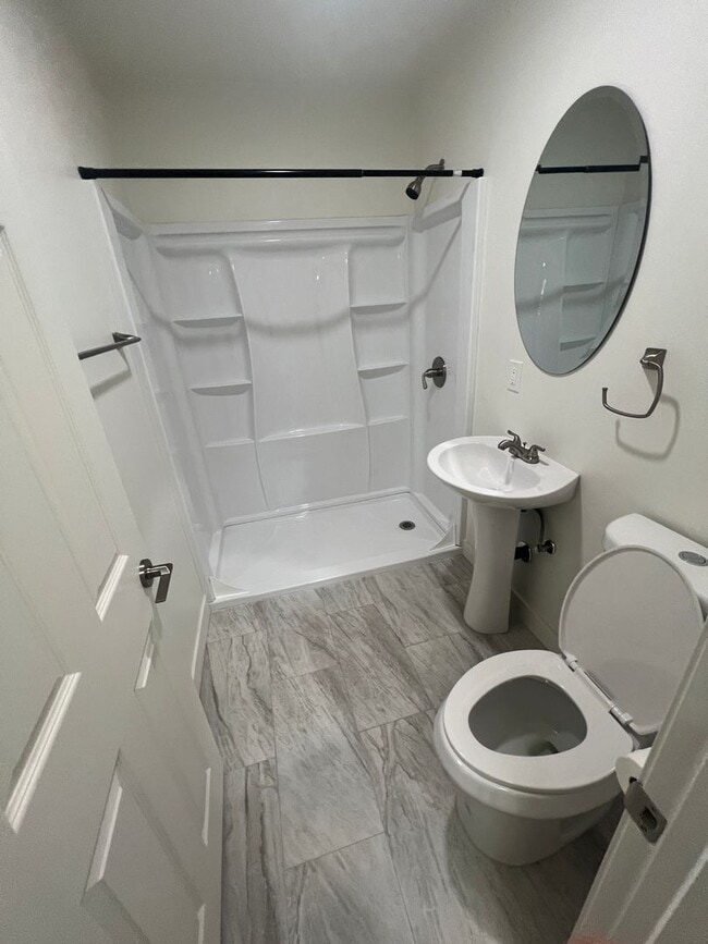 Building Photo - Recently Remodeled-Charming & Cozy Studio Apt.