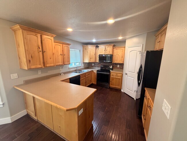 Building Photo - 4077 S Clipper St