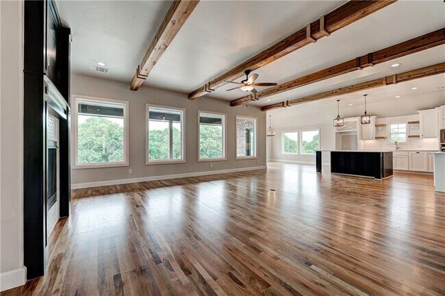 Building Photo - **Stunning 4 Bed, 4 Bath in Edmond Schools