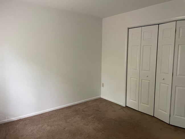 Building Photo - Broadneck Schools! End unit Townhome in Wa...