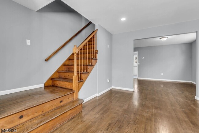 Building Photo - 417 Highland Pl