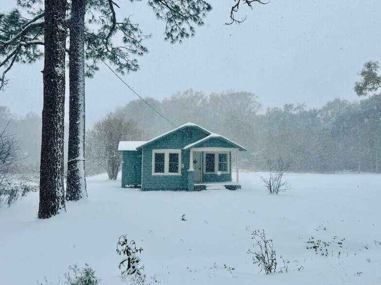 Building Photo - 7616 Old Jeanerette Rd