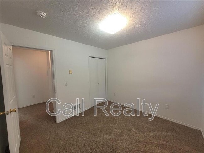 Building Photo - 10714 E Augusta Ave