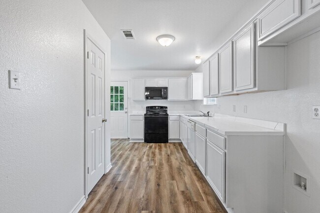 Building Photo - 1412 Hemphill St