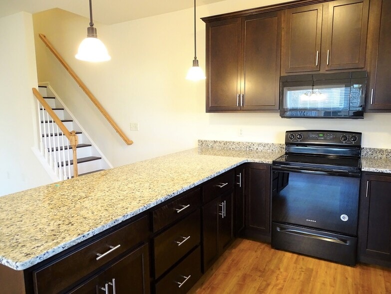 Building Photo - 345 Cedar Holw