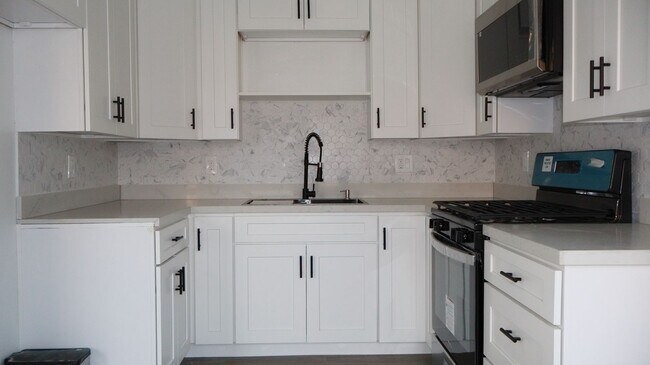 Building Photo - 2 Bed 1 Bath Apartment For Rent in San Ysidro