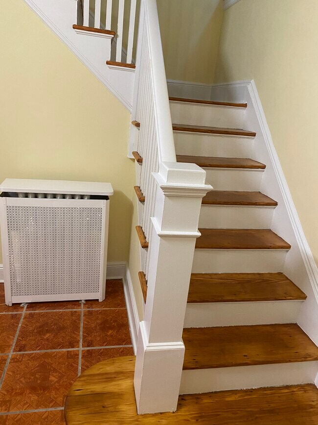 Building Photo - 110 Chauncey Ave