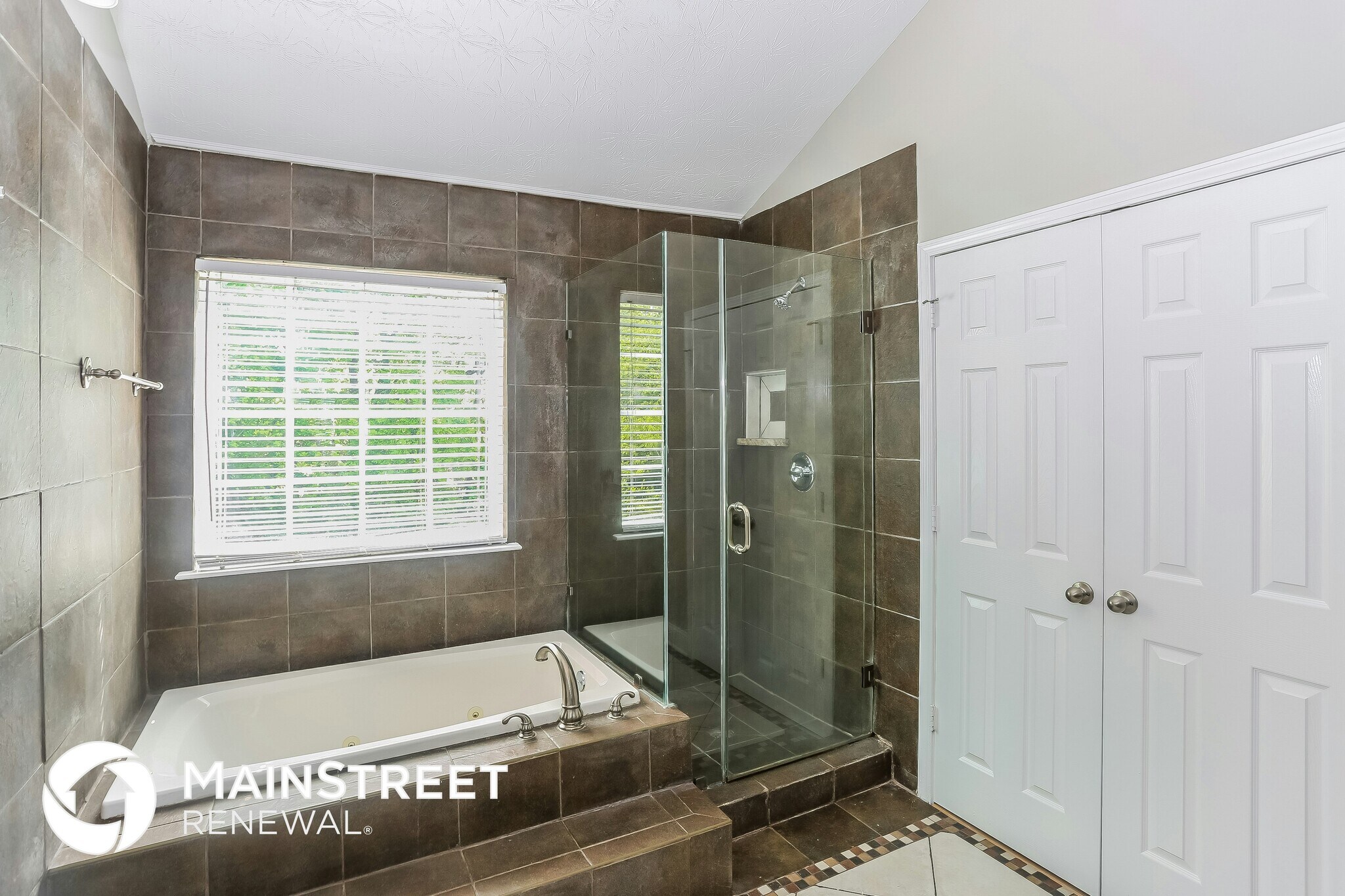 Building Photo - 5004 Eagle Creek Dr