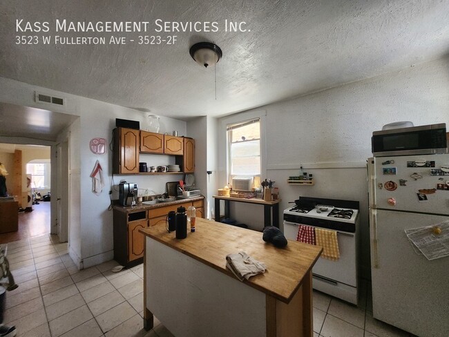 Building Photo - 3523 W Fullerton Ave