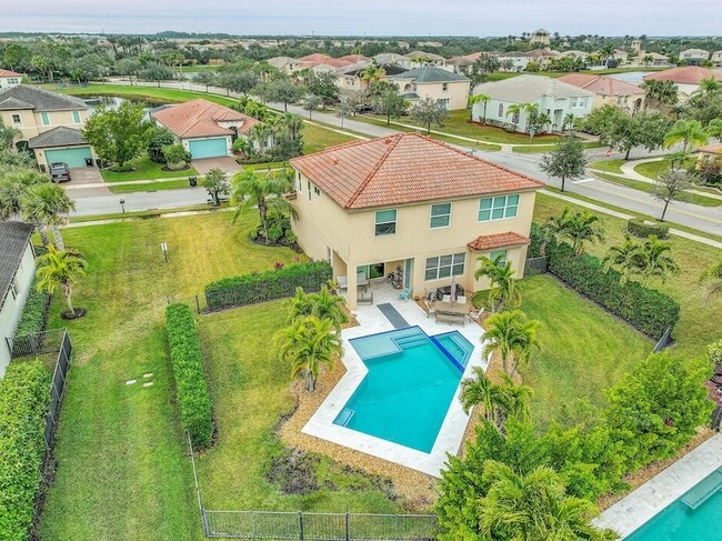 Building Photo - 11240 SW Wyndham Way