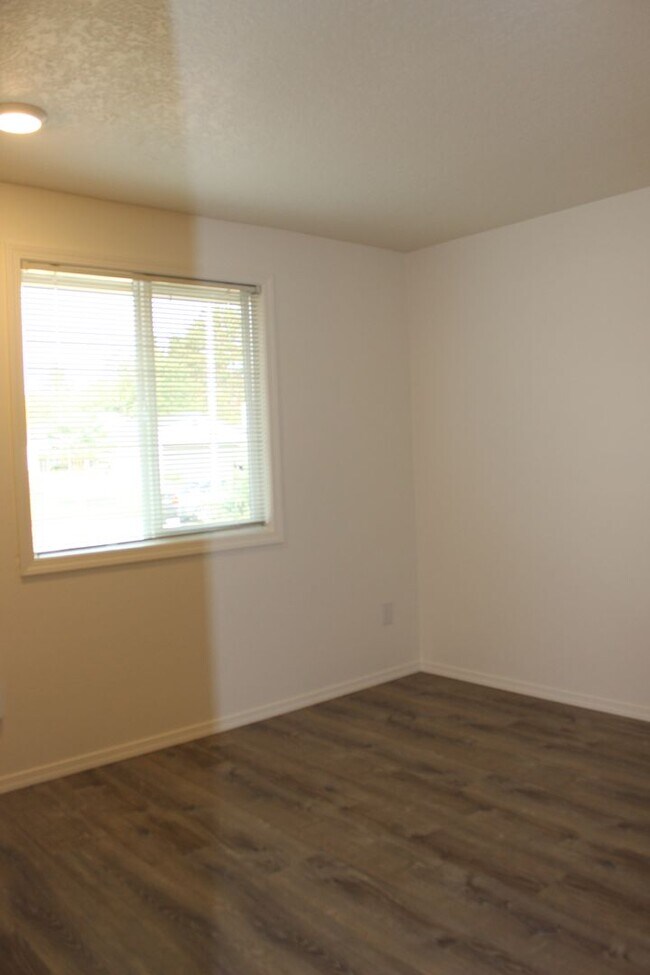 Building Photo - 3 Bed 2 Bath Hillsboro Ranch