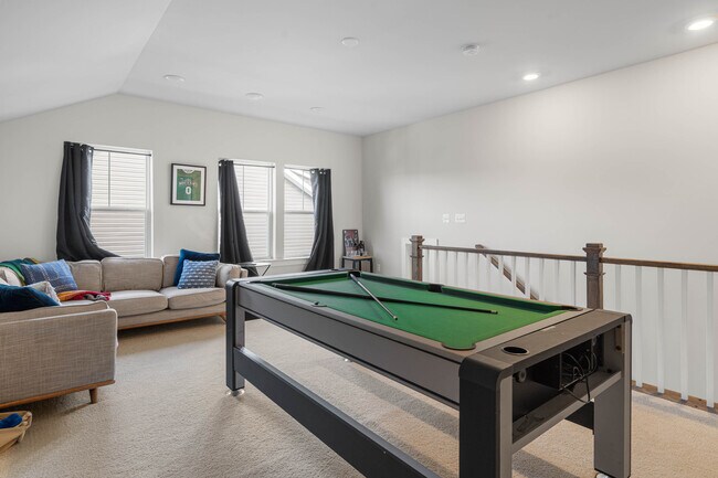 Building Photo - 31080 Silver Maple Dr