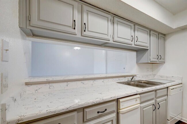 Building Photo - 2830 S Bartell Dr