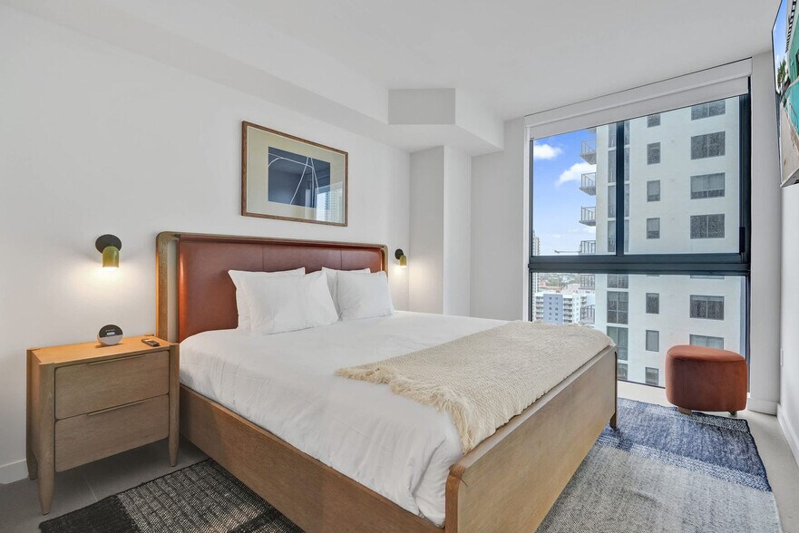 Building Photo - 11 NE 6th St