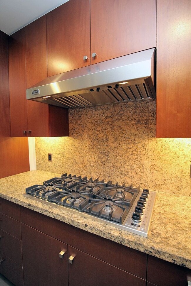 Building Photo - 1025 NW Couch St