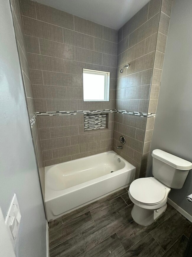 Building Photo - 1308 Quitaca Dr