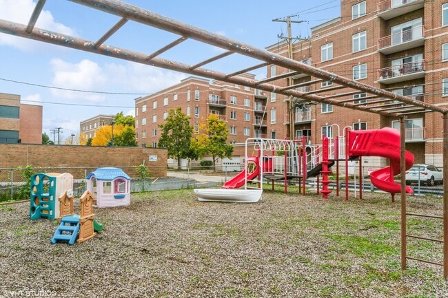 Building Photo - 848 Lee St