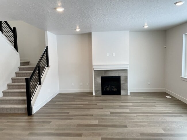 Building Photo - "Spacious 4-Bedroom Home on East Caldera Street with 2.5 Baths and 2,498 Sq Ft of Comfort in Meri...