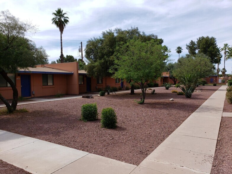 Grounds - 350 N Silverbell Rd