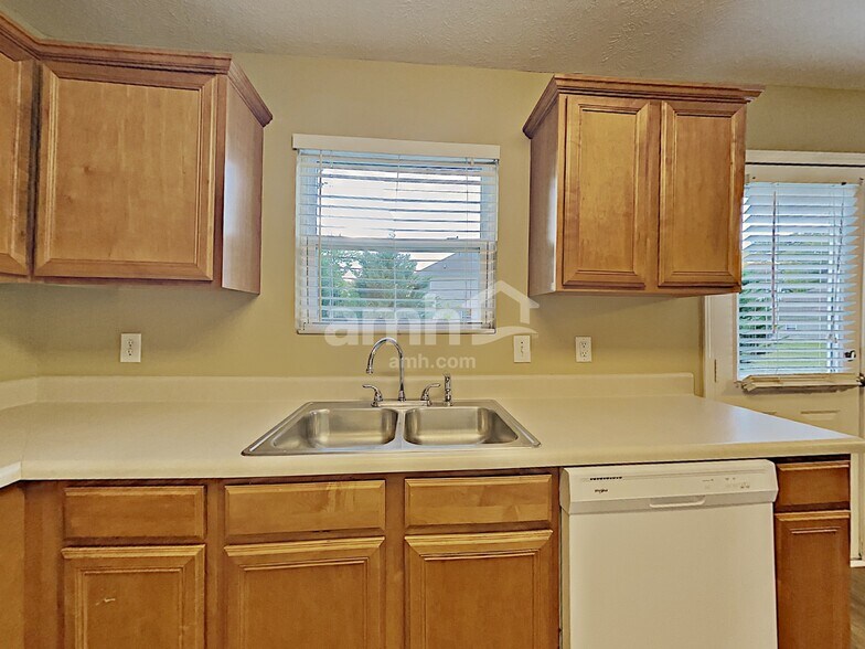 Building Photo - 1311 Chopin Ct S