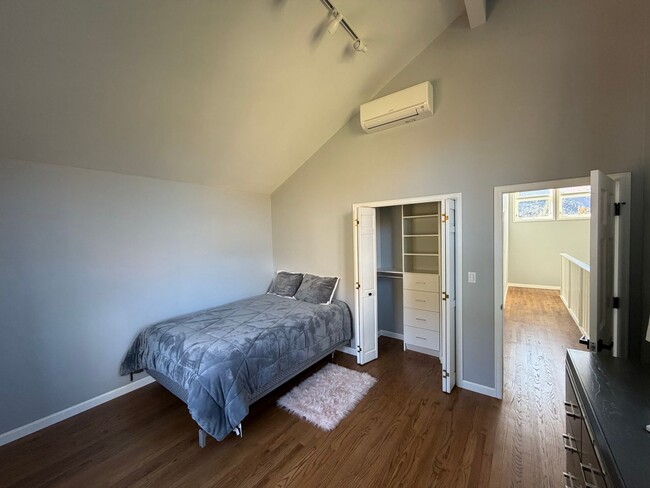 Building Photo - 3 Bedroom 2.5 Bath Home with 2 Car Garage ...
