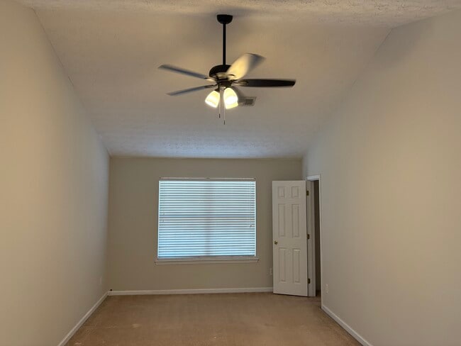 Building Photo - 8261 Sunnydale Ln