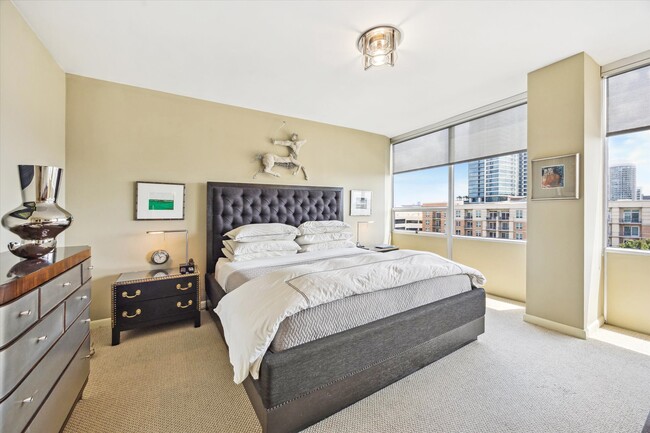 Building Photo - 2701 Westheimer Rd