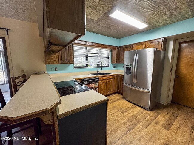 Building Photo - 233 Swan Lake Dr