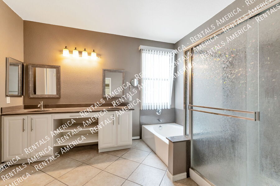 Building Photo - 12936 N Salt Cedar Dr