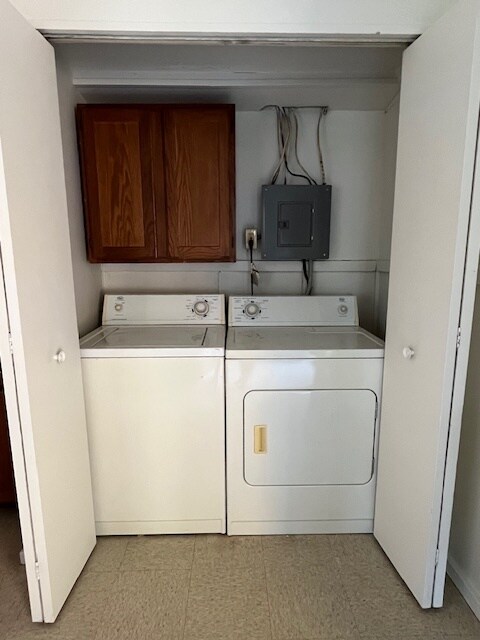 Building Photo - 8414 Bruning St