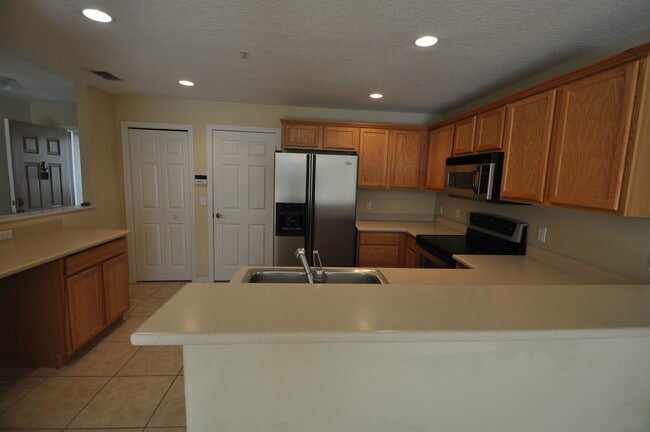 Building Photo - ALTAMONTE SPRINGS: 2 Story Townhouse, 3 bed/2.5 Bath, 1 Car Garage