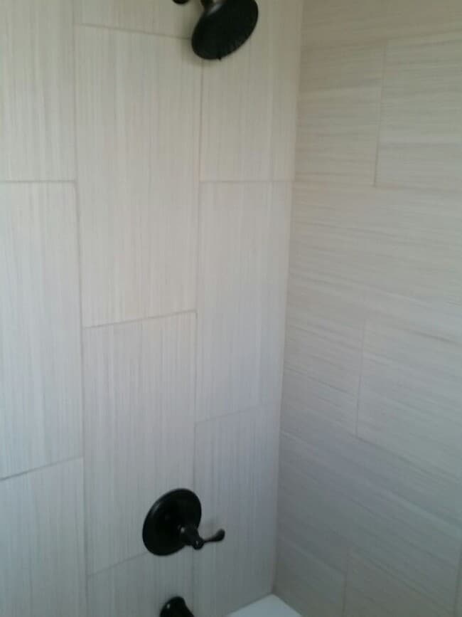 Building Photo - AWESOME 3-BDRM HOME NEAR DU - INCLUDES GAR...