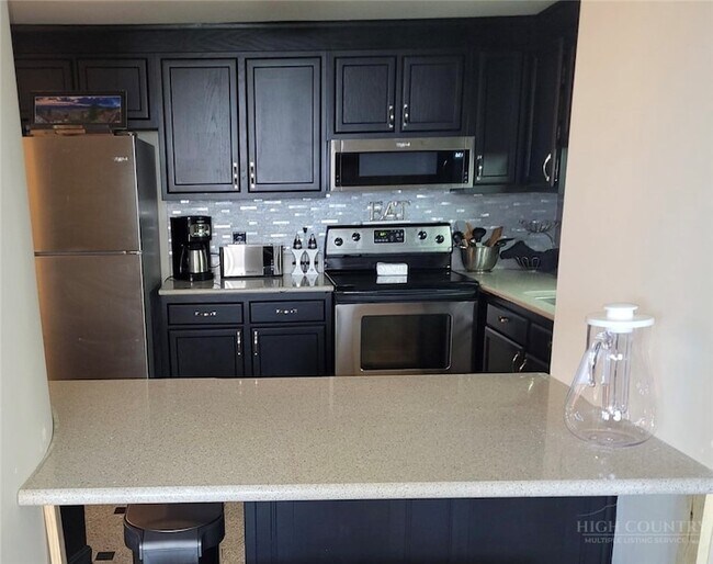 Building Photo - 303 Sugar Top Dr