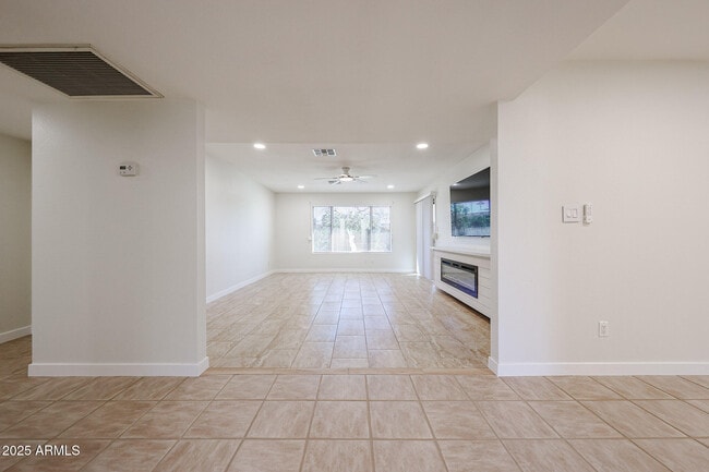 Building Photo - 9833 E Watford Way