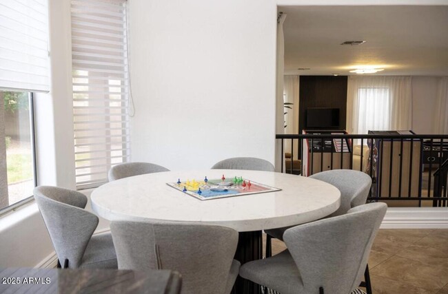 Building Photo - 5536 E Campo Bello Dr