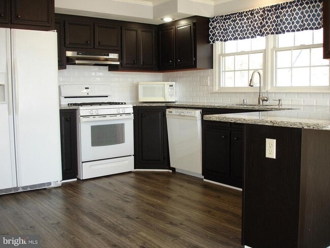 Building Photo - 1219 Bayside Rd