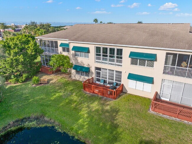 Building Photo - "Spacious 3-Bed, 2-Bath Condo Retreat in V...