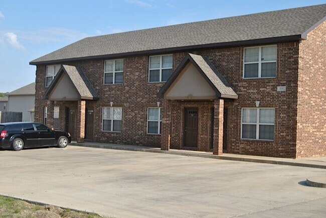 Building Photo - 954 E Craighead Forest Rd