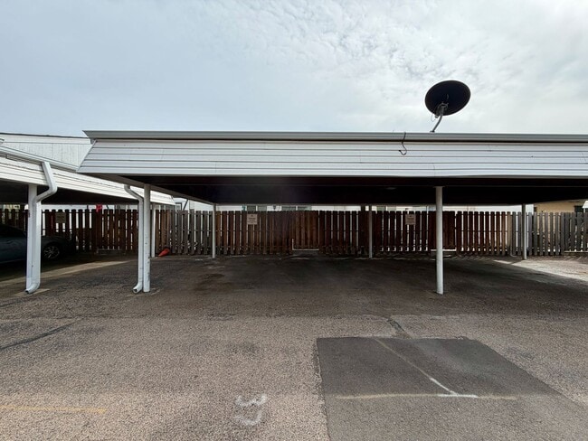Building Photo - 718 27th Ave