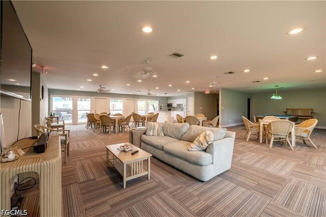 Building Photo - 4295 Island Cir