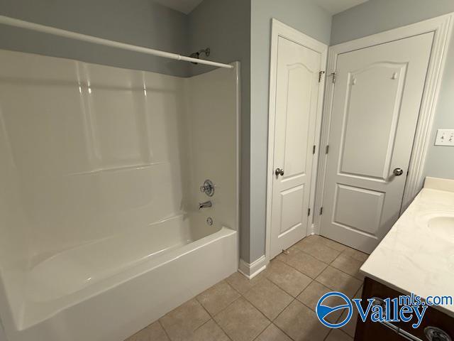 Building Photo - 5033 SE Valley Cove Dr