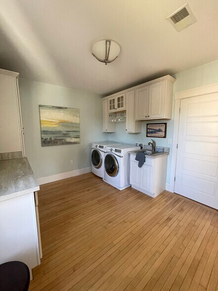 Laundry Room - 2547 S Shore Dr