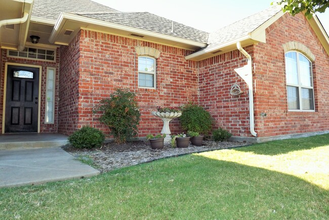 Building Photo - Available Now! Yukon Schools!