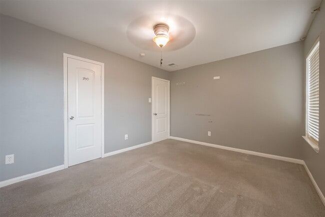 Building Photo - 9226 MacMillan Ln